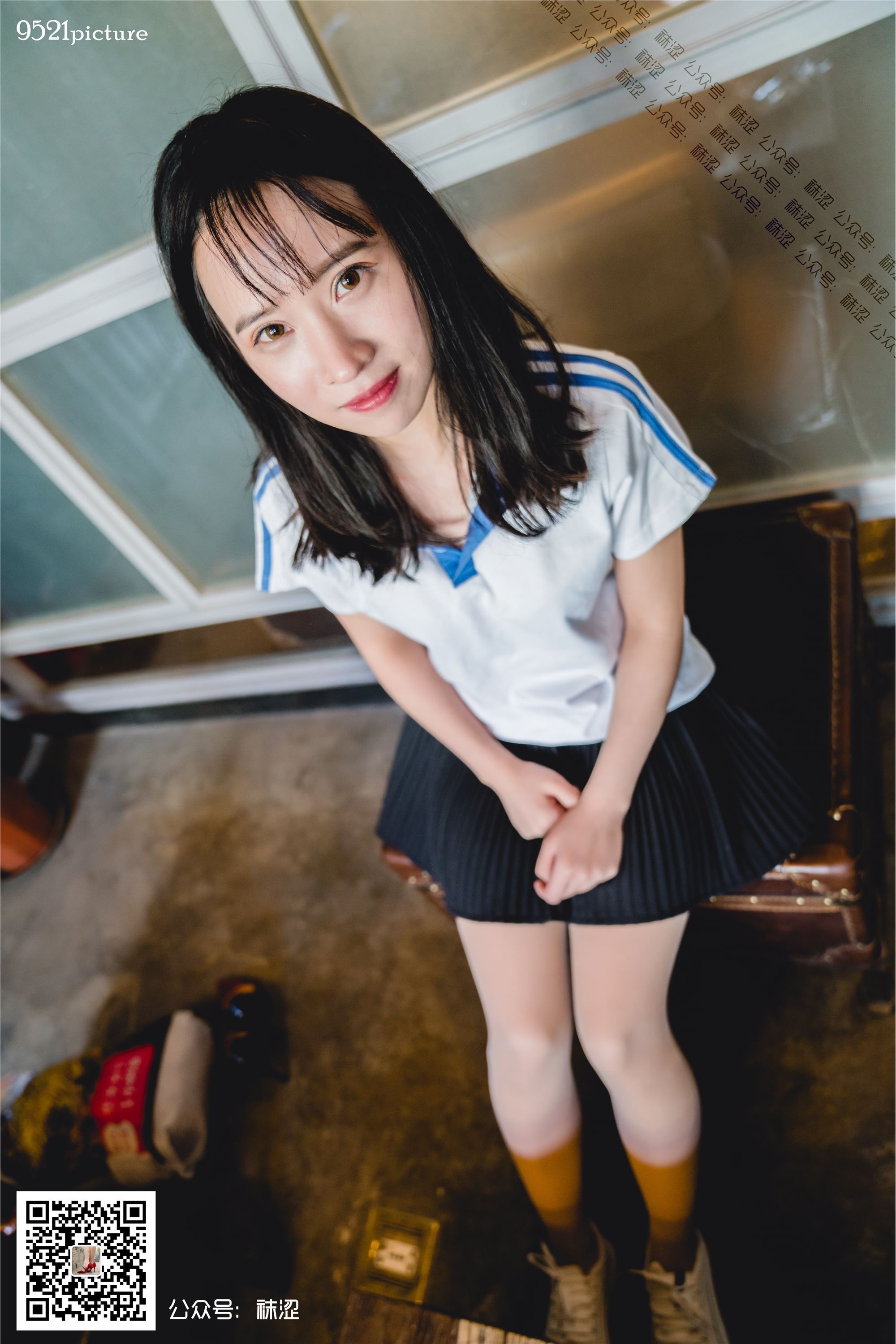 袜涩 005 Amanda学生制服